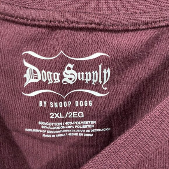 Dogg Supply Mens Burgundy Snoop Dogg Graphic Tee Short Sleeve T-Shirt 2XL NWT - Picture 3 of 6